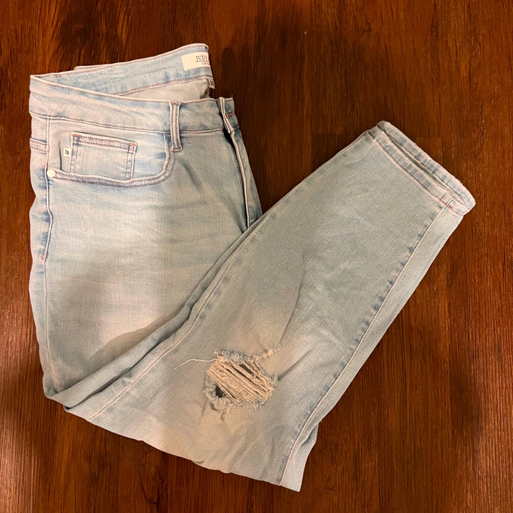 Judy Blue light/white wash boyfriend jeans
